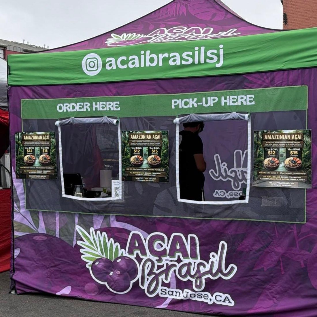 The Açaí Brasil SJ stall at a farmers market