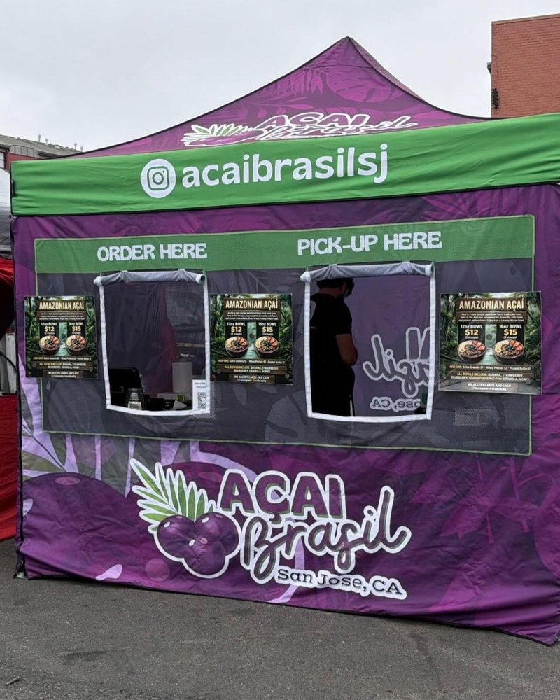 The Açaí Brasil SJ stall at a farmers market